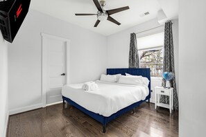 5 bedrooms, iron/ironing board, WiFi, bed sheets - Spacious 5-bedroom house in lovely Arlington with AC, WiFi (Arlington)