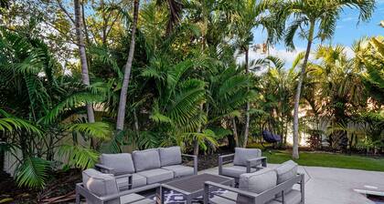 Hollywood Tropical Retreat