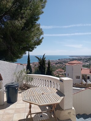 Outdoor dining - Villa 3 Bedrooms and 3 full bathrooms, private pool, garden and ocean views. (Alcocéber)