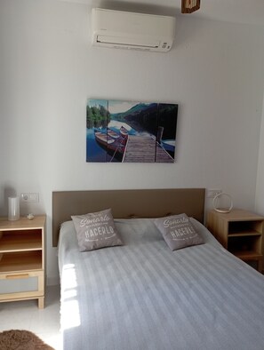3 chambres, fer et planche à repasser, Wi-Fi, draps fournis
