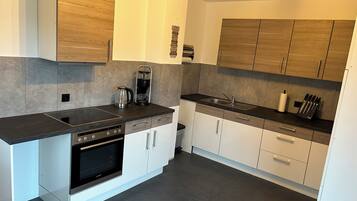 Kühlschrank, Ofen, Herdplatte, Geschirrspüler