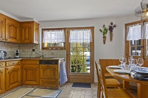 Frigorífic, microones, forn i placa de cuina 