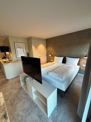 4 habitaciones, tabla de planchar con plancha, wifi y ropa de cama 