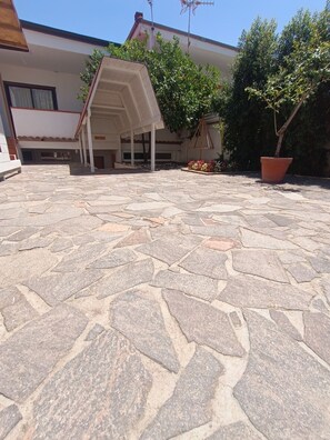 Property grounds - 100 meters from the sea, and within walking distance of the Amalfi Coast (Lago)