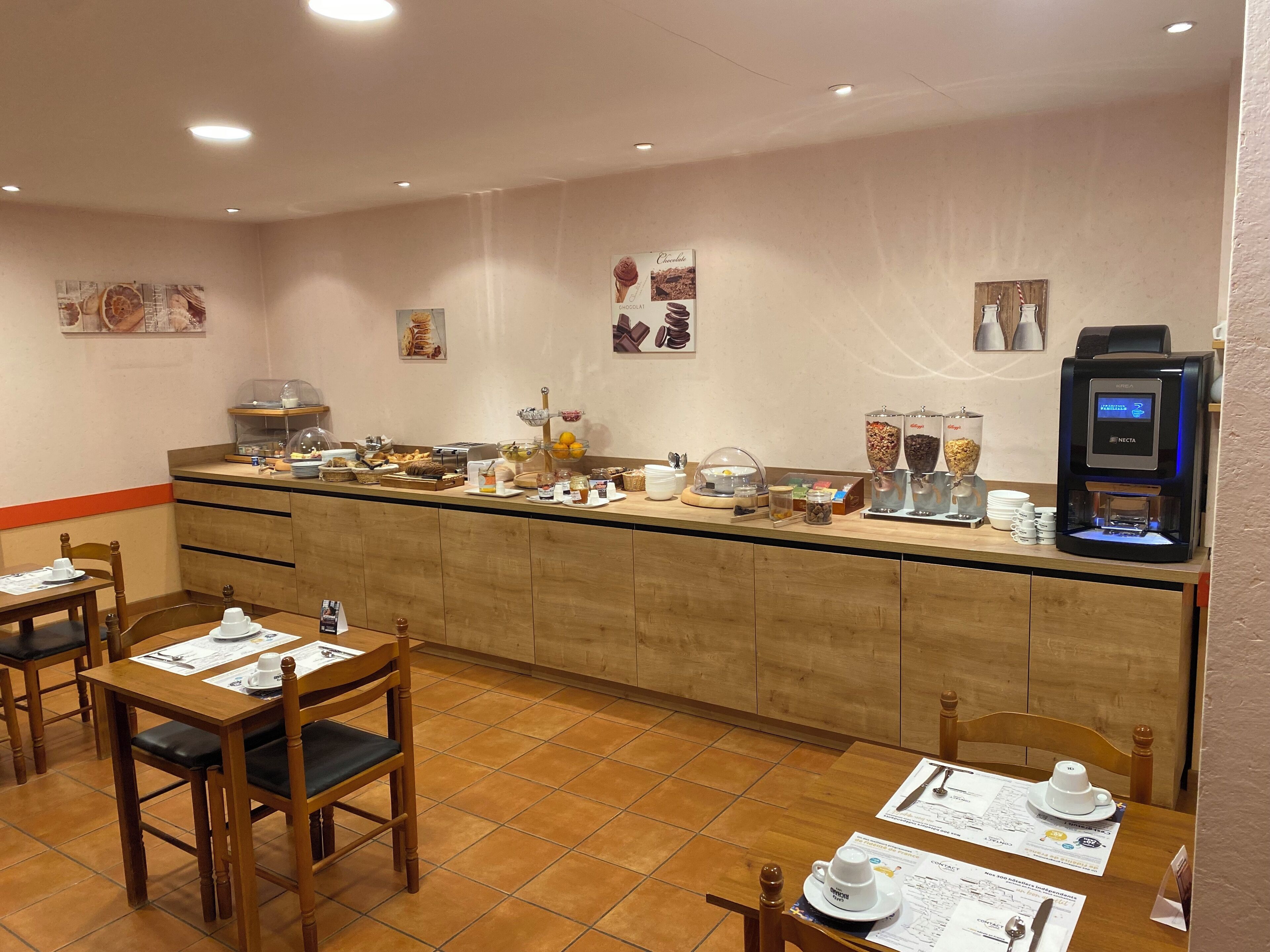 Bữa sáng kiểu Âu hàng ngày (10.90 EUR/mỗi người) 