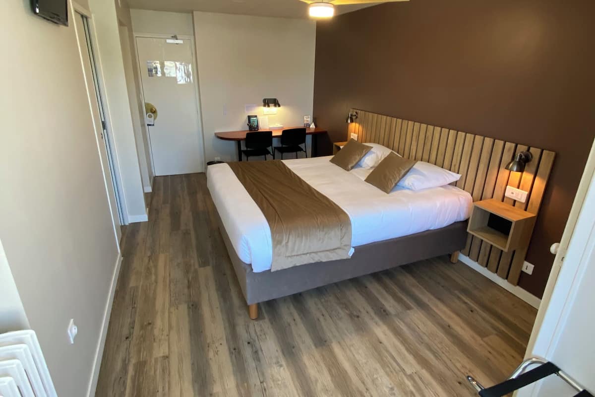 Chambre Confort double | Accès au Wi-Fi (inclus), literie fournie