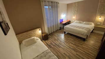 Dreibettzimmer, Stadtblick | Kostenloses WLAN