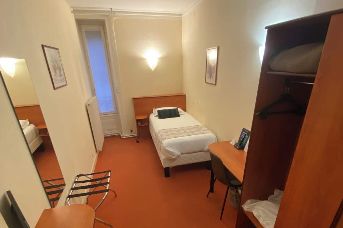 Chambre simple, vue sur la ville | Accès au Wi-Fi (inclus), literie fournie