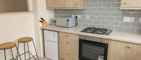 Geschirrspüler, Wasserkocher, Toaster, Kochgeschirr/Geschirr/Besteck