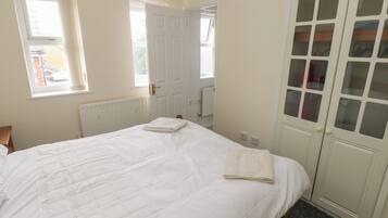 3 quartos, individualmente decorados, individualmente mobiliados