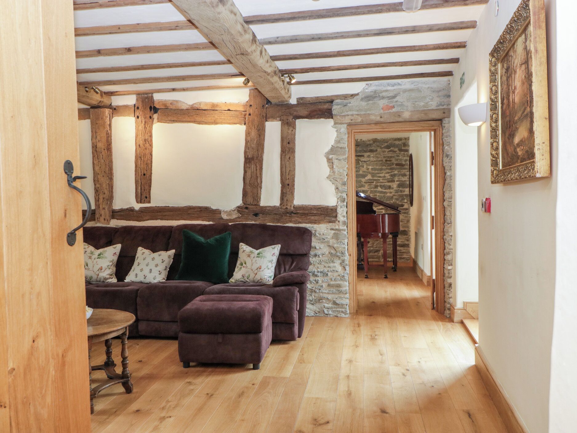 คอทเทจ | ภายใน