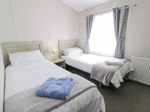 3 bedrooms, individually decorated, individually furnished, free WiFi - Olivia's Haven (Wemyss Bay)