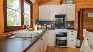 Dishwasher, electric kettle, cookware/dishes/utensils