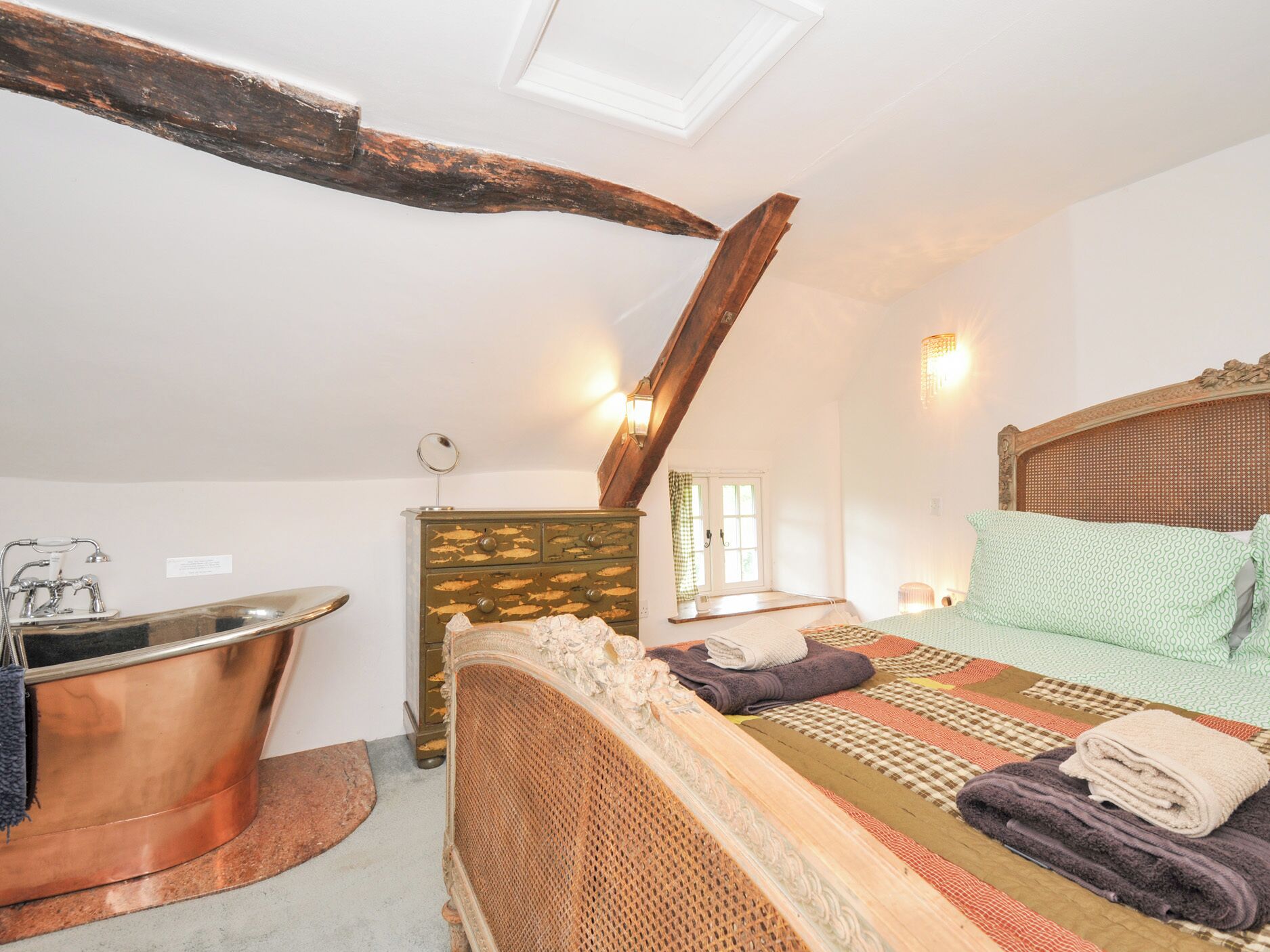 2 quartos, individualmente decorados, individualmente mobiliados