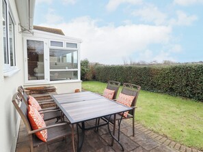 Outdoor dining - The Crib (Llandudno)