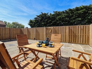 Outdoor dining - Molly's Cottage (Malton)