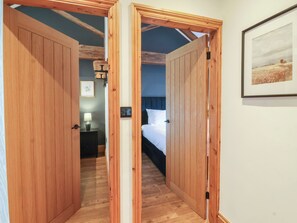 2 bedrooms, individually decorated, individually furnished, free WiFi