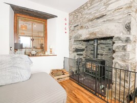 2 dormitorios, decoración individual, mobiliario individual