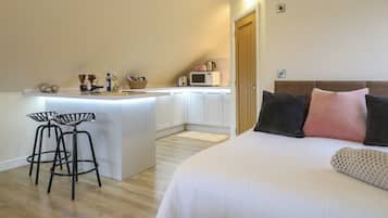 1 habitación, decoración personalizada y muebles diferentes