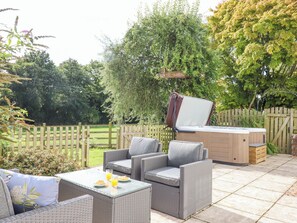 Outdoor spa tub - Culver Court Cottage (Crediton)