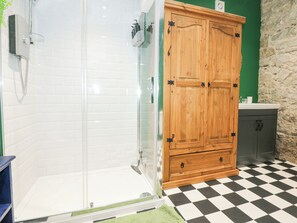 Shower - The Old Nant-y-fflint Chapel (Holywell)