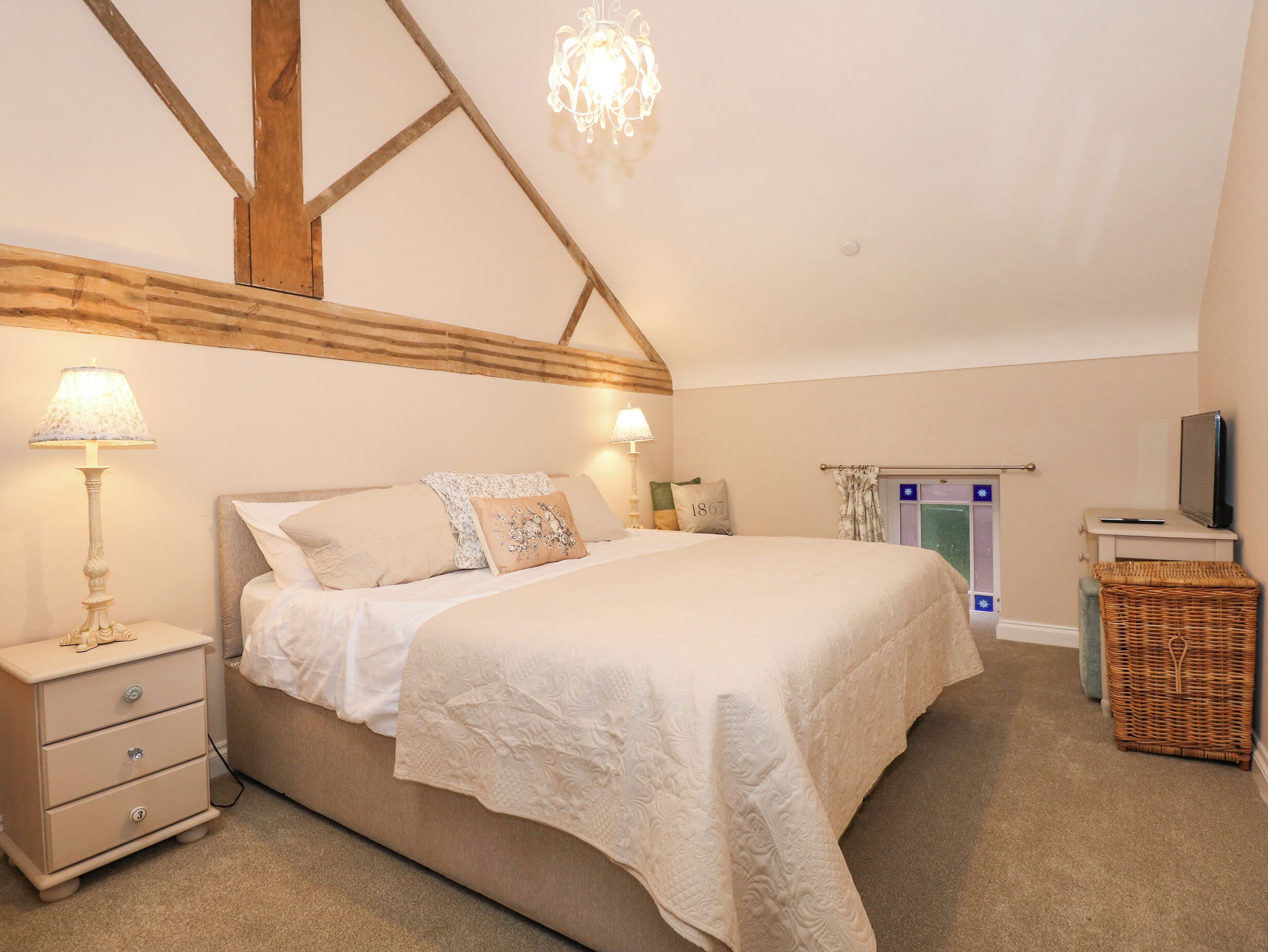 2 bedrooms, individually decorated, individually furnished, free WiFi