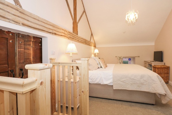 2 bedrooms, individually decorated, individually furnished, free WiFi
