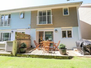Outdoor dining - Whitfield P2 (Yarmouth)