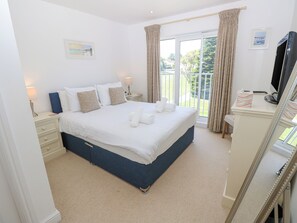 3 dormitorios, decoración individual, mobiliario individual