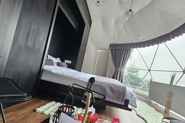 Deluxe Cabin, Balcony, Mountain View | 1 bedroom, hypo-allergenic bedding available, WiFi (free), bed sheets