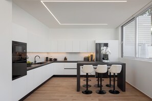 Apartament clàssic, pati, vistes al jardí | Cuina privada | Trona