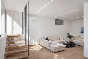 Classic Apartment, Patio, Garden View | Living area