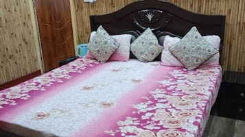 Phòng đôi cơ bản, ban công, quang cảnh đồi núi | Khu phòng khách
