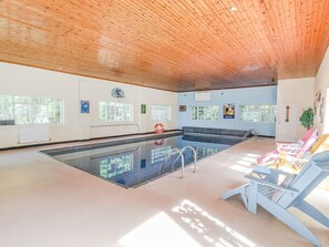 Indoor pool, outdoor pool - Alston Hall (Plymouth)