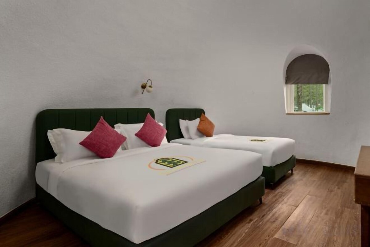 Minibar, desk, free WiFi, bed sheets