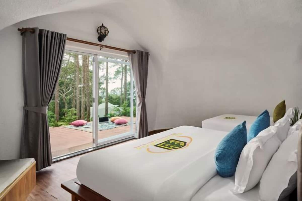 2 bedrooms, desk, free WiFi, bed sheets