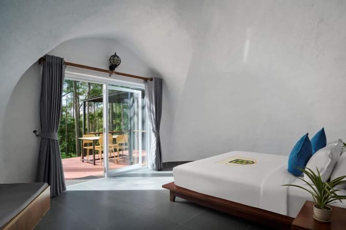 2 bedrooms, desk, free WiFi, bed sheets