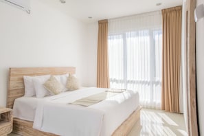 Desk, free WiFi, bed sheets