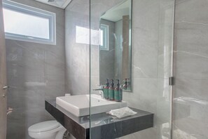 Towels, soap, shampoo, toilet paper