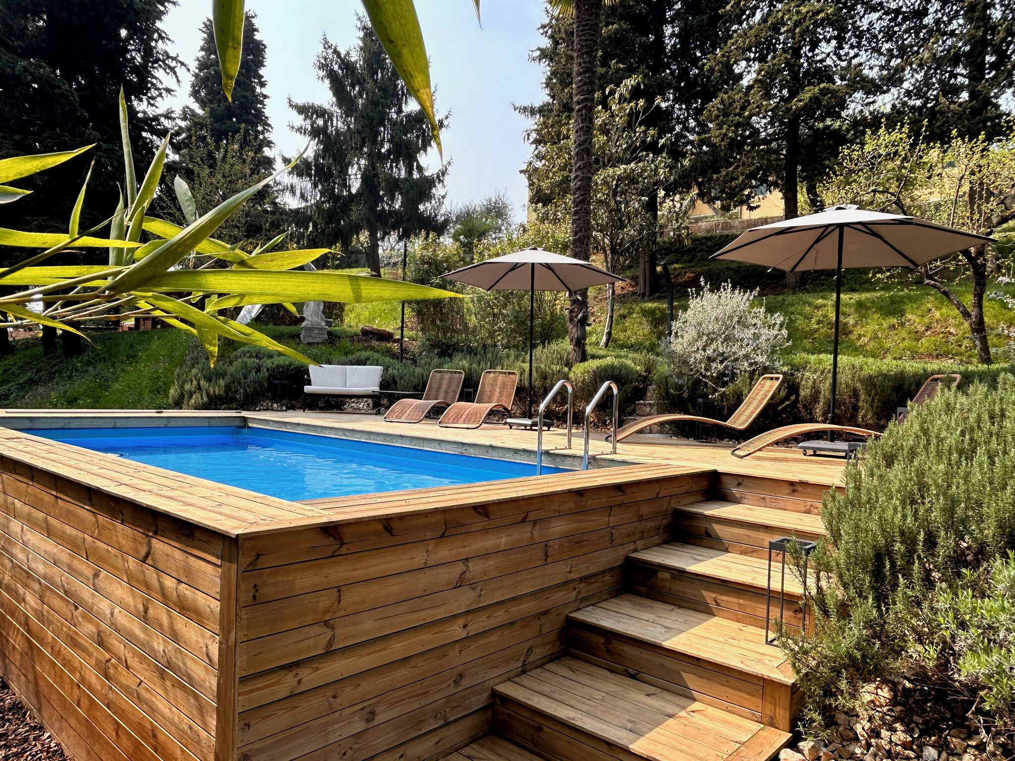 3 piscines extérieures