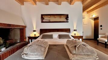 Chambre Double Deluxe, accessible aux personnes à mobilité réduite, vue jardin | Coffres-forts dans les chambres, Wi-Fi gratuit