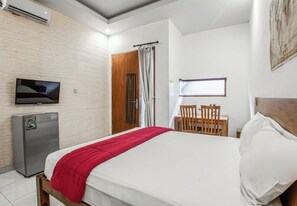 Desk, free WiFi - Saren Guesthouse by Secoms (Kerobokan)
