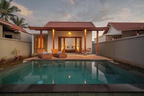 Lyxvilla - utsikt mot poolen | Privat pool