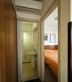 A hotel room with a bathroom containing a sink and a shower. - Pleasant Family Villa With Pool and Playground (San Michele al Tagliamento)
