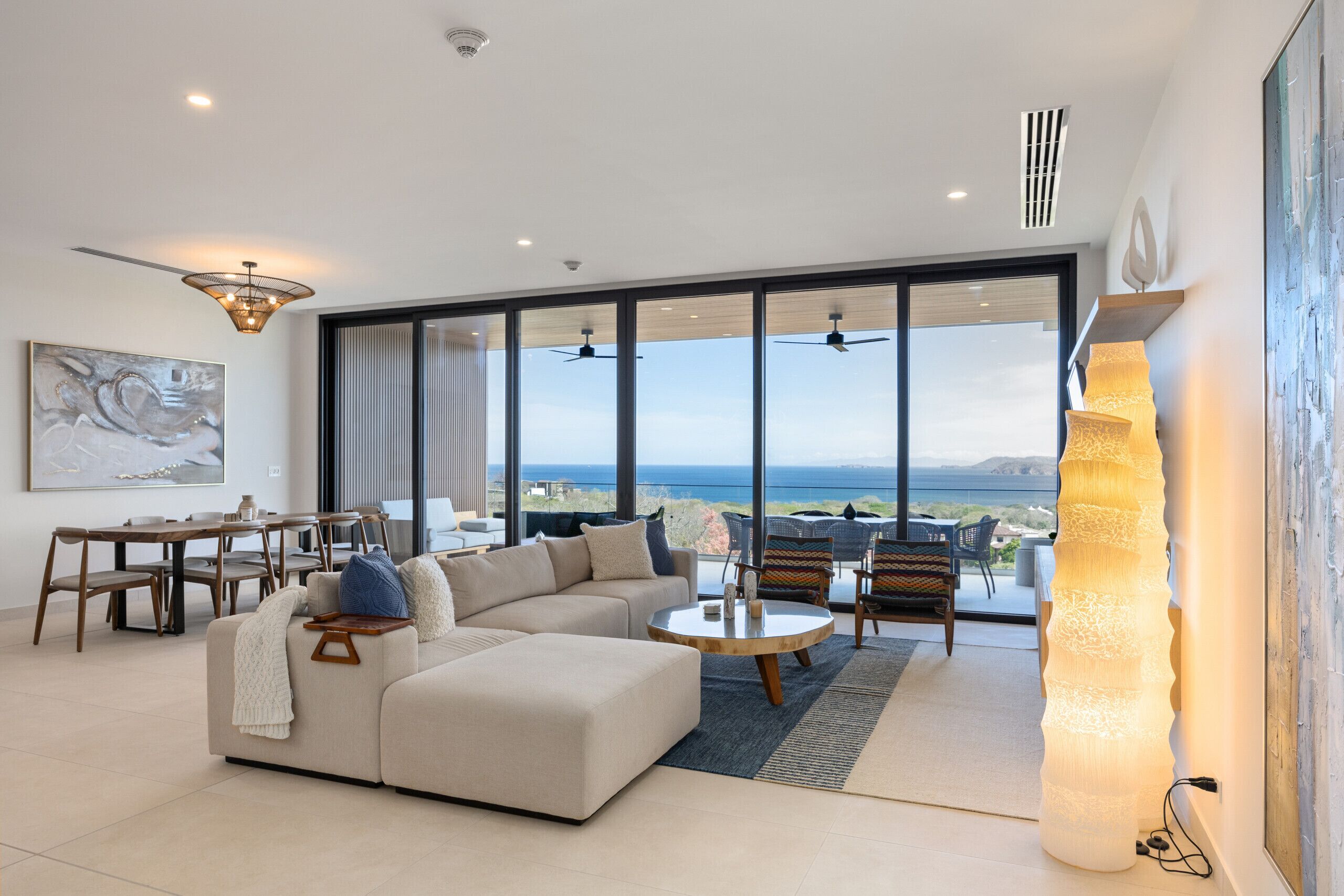 Fernseher, Kamin, Tischtennisplatte