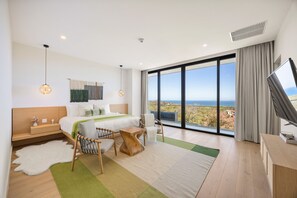 4 bedrooms, in-room safe, desk, free WiFi