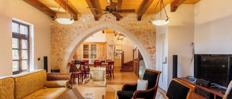 House, 3 Bedrooms, Balcony, Garden View | Living room