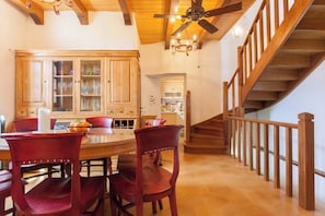 House, 3 Bedrooms, Balcony, Garden View | Dining room
