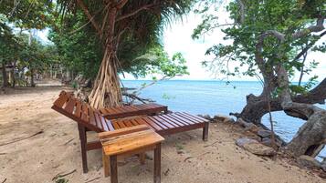 Pantai pribadi, pasir putih, dan yoga pantai
