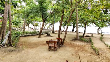 Plage privée, sable blanc, yoga sur la plage